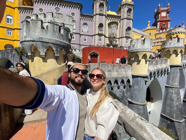 Jonas e Jéssica no Palácio da Pena, em Sintra, Portugal